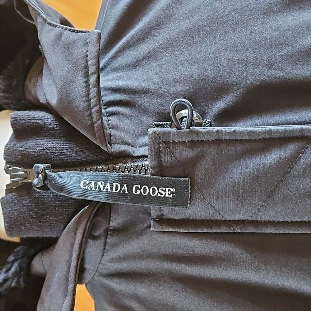 CANADA GOOSE  Kensington Down Parka Jacket In Size M. - Picture 3 of 16